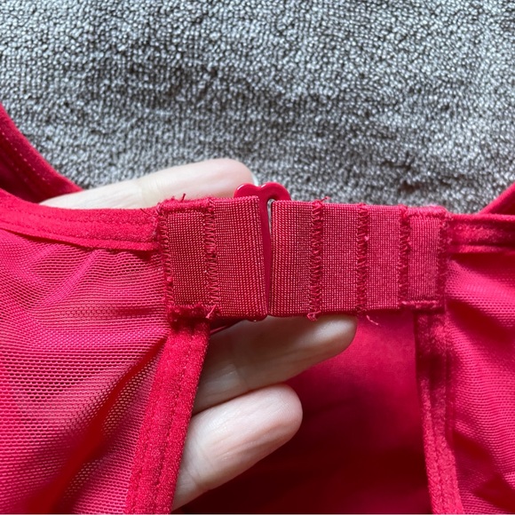 Fabletics Red Sports bra and leggings set 🔥 - Picture 7 of 13